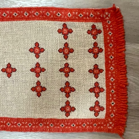 Traditional Ukrainian “veshechya” hand embroidered table linen made in Ukraine. - Picture 2 of 7